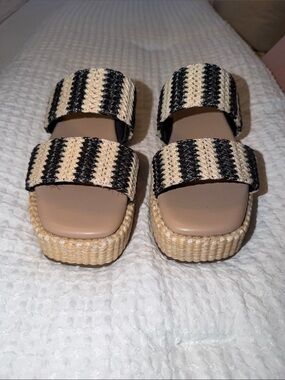 Marc Fisher Woven Black and Cream Slide Sandals - Like New Size 7.5